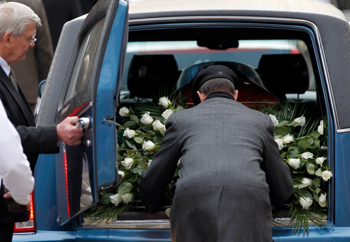 Un hombre falleció en el velorio de su hijo: “Tenía el corazón roto”