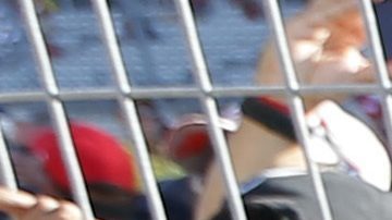 Hermano de Lewis Hamilton sufrió grave accidente y su auto terminó envuelto en llamas en plena carrera