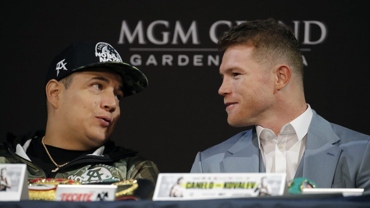 Eddy Reynoso habló sobre el futuro de Canelo Álvarez: "Por lo pronto, descansaremos"