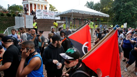 Miembros del movimiento Antifa en Virginia