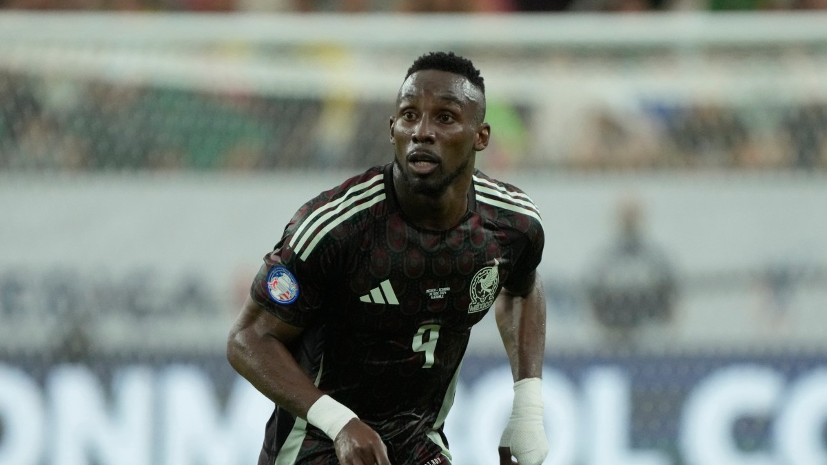 Regreso de Julián Quiñones a la selección mexicana está alejado