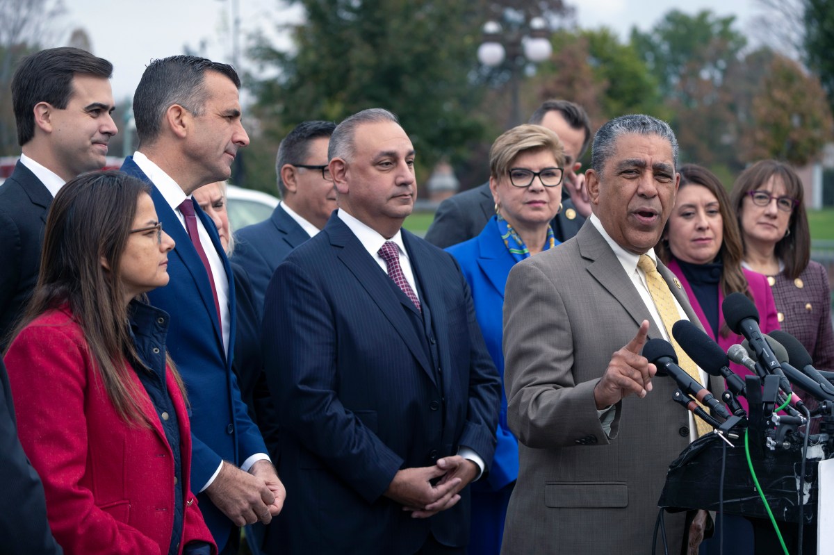 Caucus Hispano del Congreso rechaza decisión del Supremo que facilita arrestos migratorios con base en perfil racial e idioma