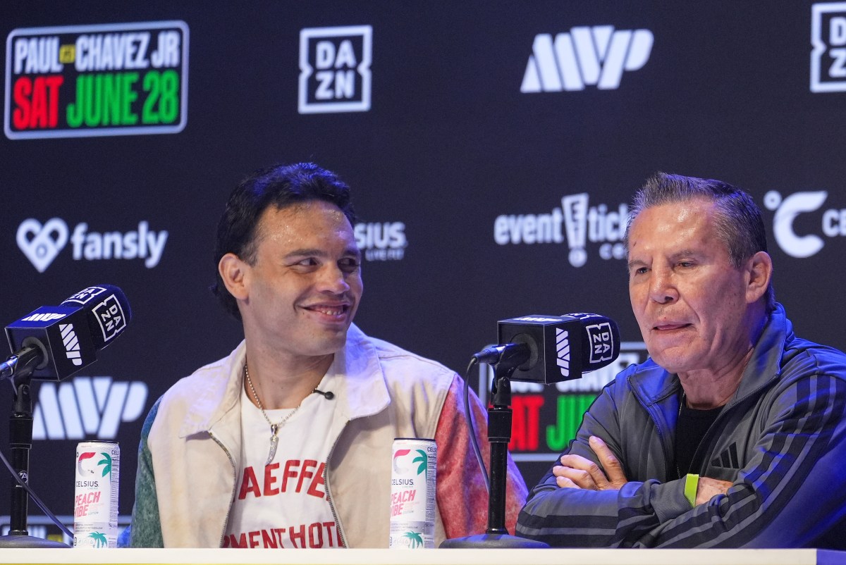 Julio César Chávez revela la fecha de regreso al ring de su hijo