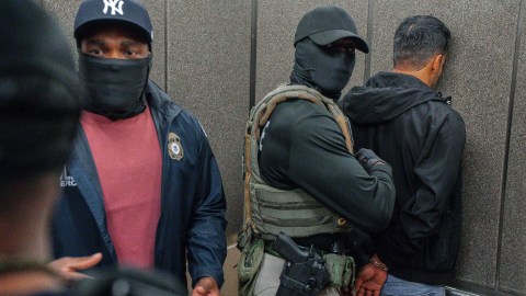 Inmigrantes han sido detenidos en las cortes de Nueva York por agentes de ICE.