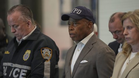 Eric Adams y la comisionada del NYPD, Jessica Tisch, aseguraron que los tiroteos en El Bronx han disminuido.