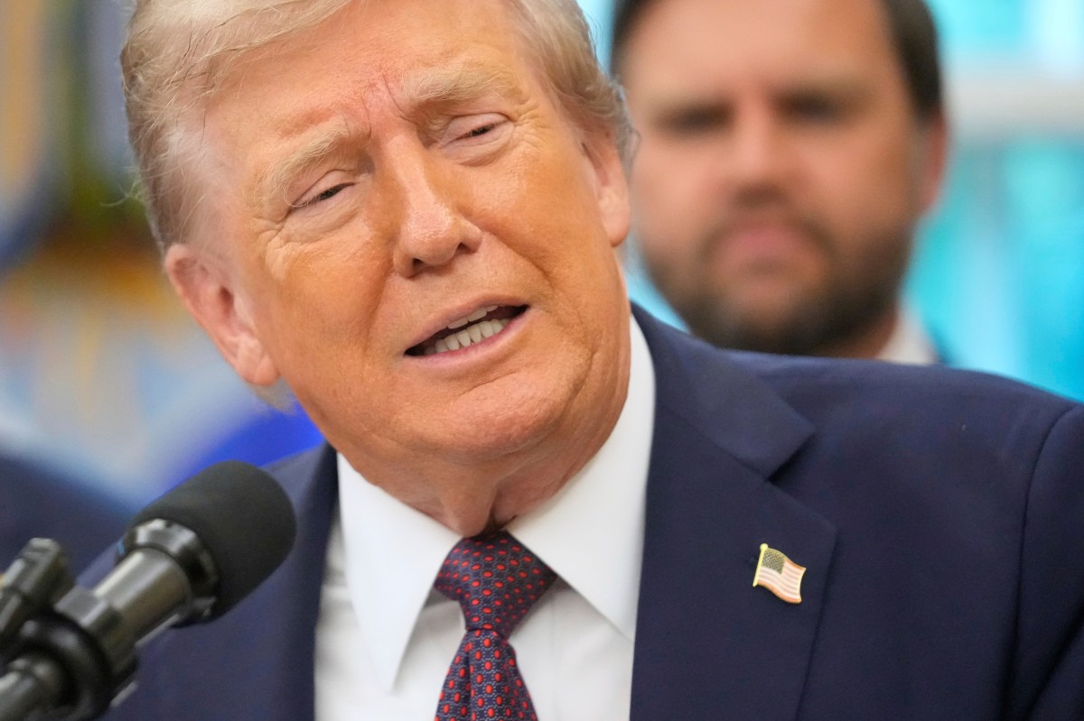 Trump difunde imágenes del hundimiento de embarcación que salió de Venezuela y confirma 11 víctimas