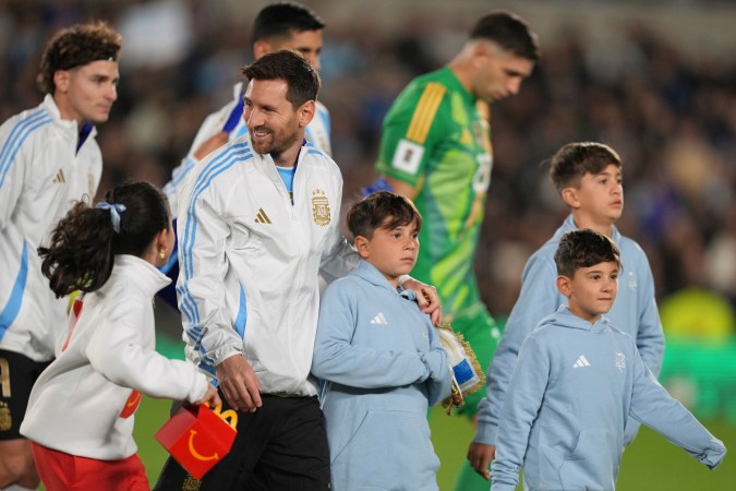 Presidente de a AFA confirma juego entre Argentina y México.
