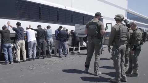 Los trabajadores regresarán a su país en avión chárter.