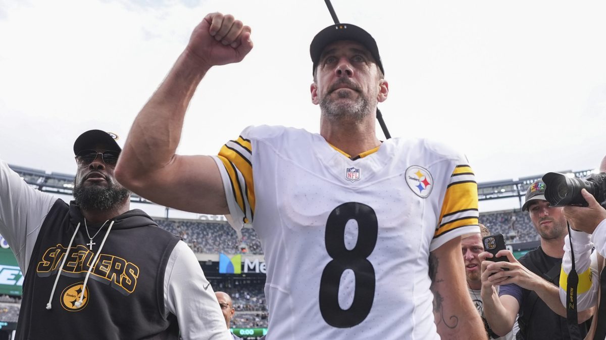 Aaron Rodgers se crece ante su exequipo Jets en triunfo de Steelers