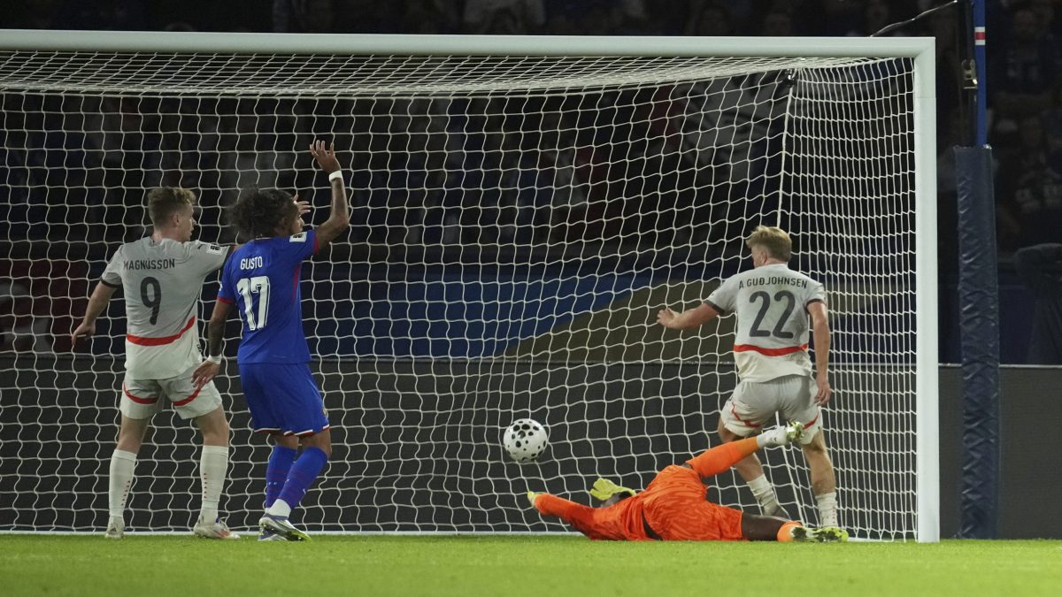 Francia venció a Islandia tras insólito gol anulado por el VAR [Video]