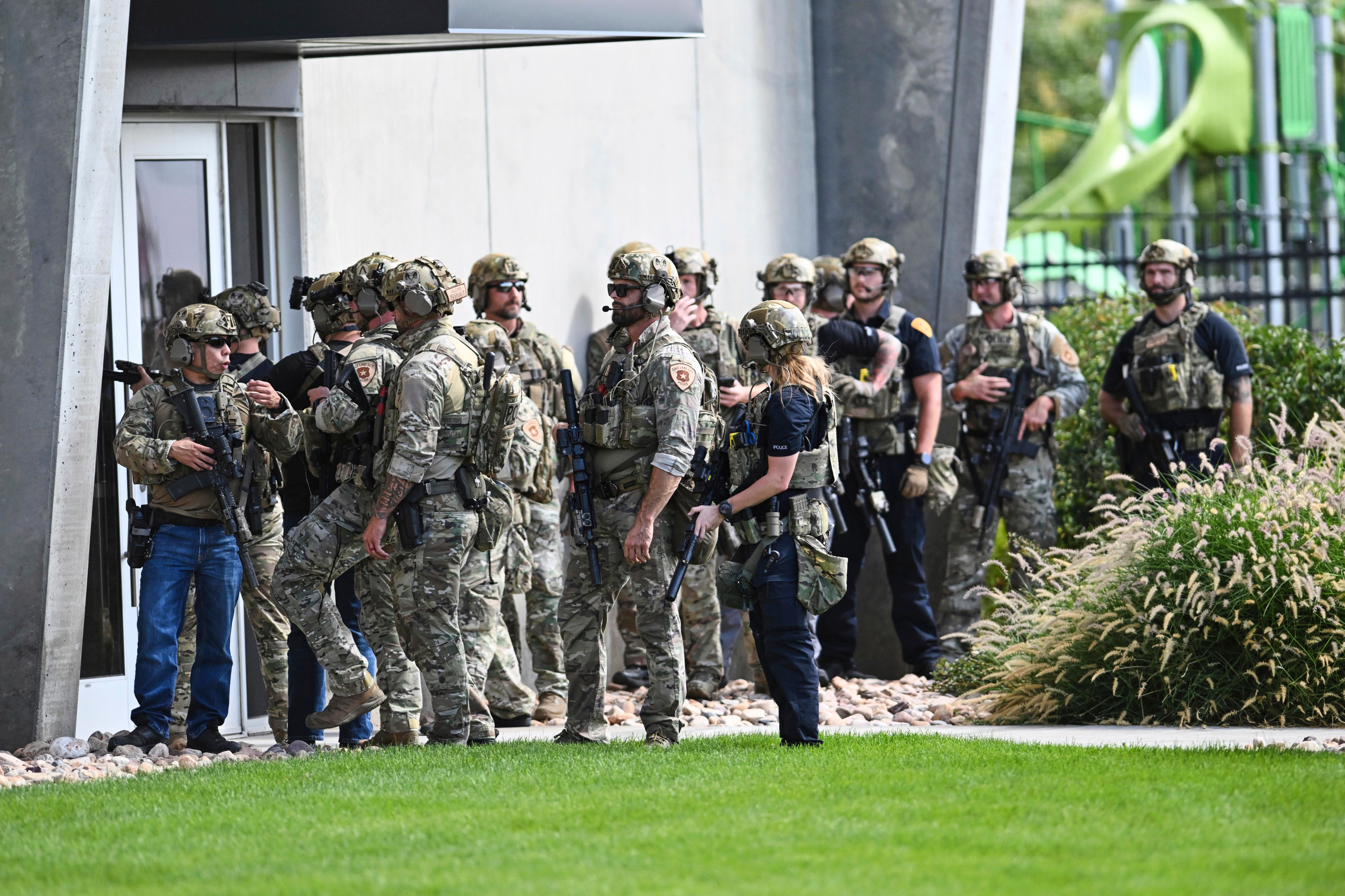 FBI liberó a otro sospechoso del asesinato de Charlie Kirk: El tirador  sigue suelto - El Diario NY