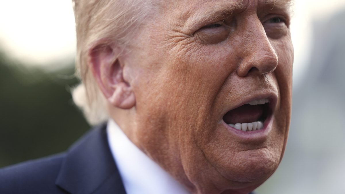 Trump insta a países de la OTAN a dejar de comprar petróleo ruso y amenaza con aranceles del 50% al 100% a China