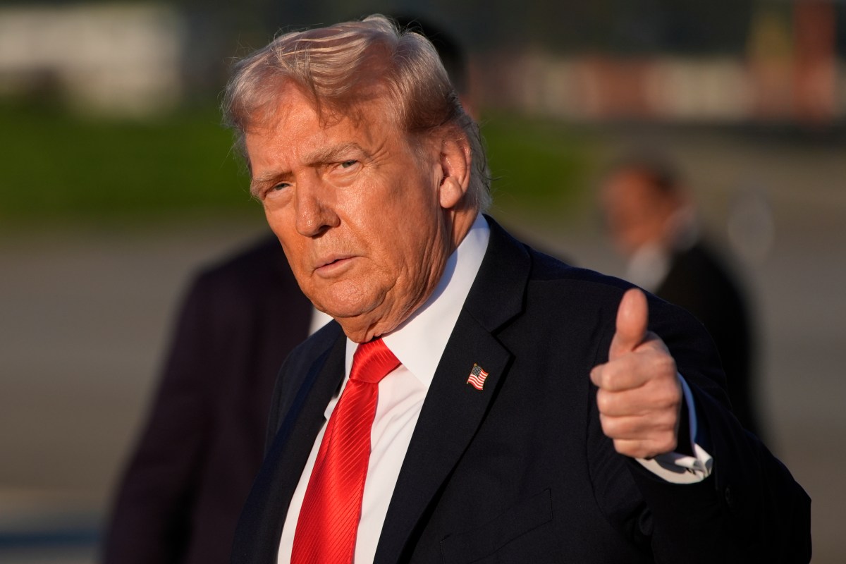 Trump dice que empleados extranjeros podrán quedarse en EE.UU. “por un tiempo”