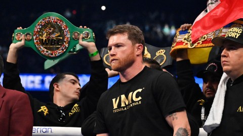 Mauricio Sulaimán defiende de críticas al Canelo.