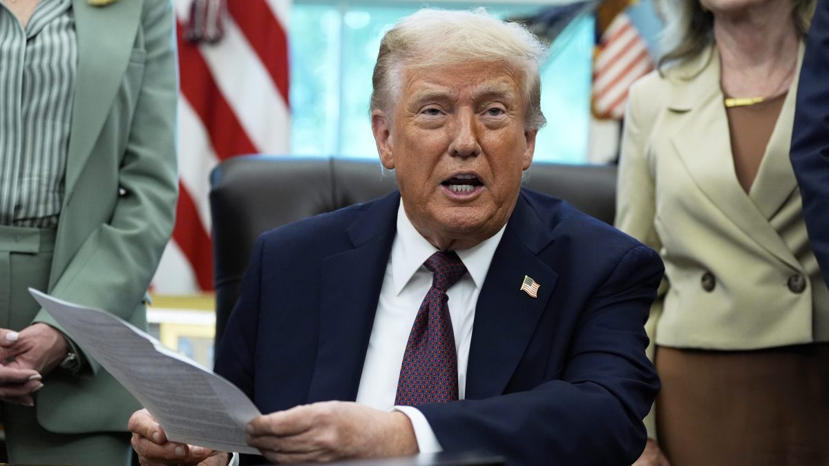 Trump afirma que lancha destruida cerca de Venezuela transportaba cocaína y fentanilo