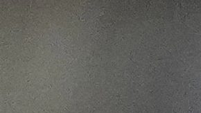 Checo Pérez hace el lanzamiento inicial durante el Dodgers vs. Phillies en el Dodger Stadium.