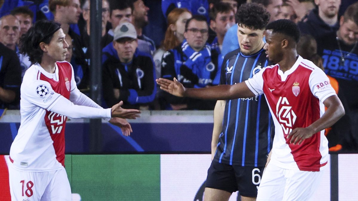 Jugadores del Mónaco se quedan en ropa interior por problemas en el aire acondicionado del avión [Video]