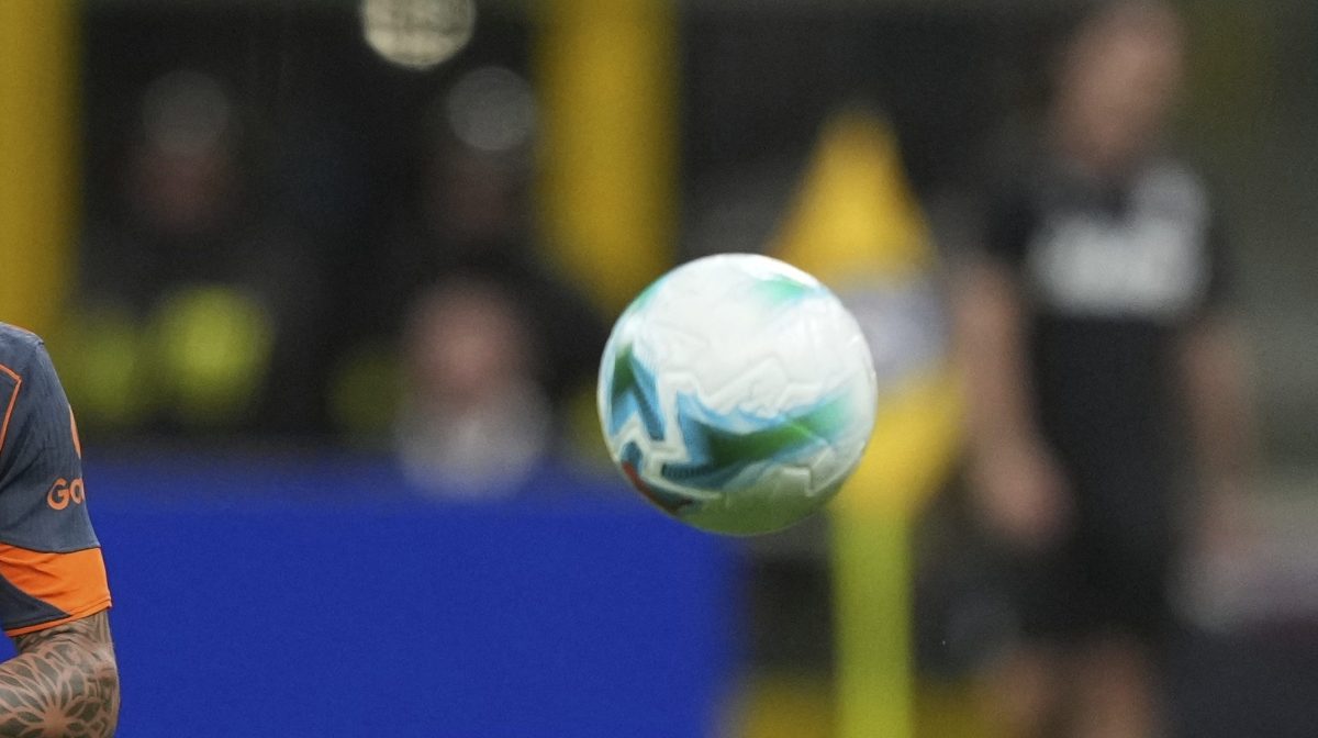 Juvenil del Arsenal está coma tras golpearse la cabeza contra un muro en pleno partido