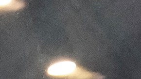 El presidente Donald Trump (izquierda) y Elon Musk conversan durante un homenaje a Charlie Kirk, el domingo 21 de septiembre de 2025, en el estadio State Farm de Glendale, Arizona.