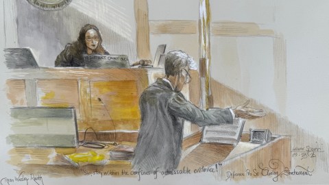 Este boceto de la sala del tribunal muestra a la jueza de distrito estadounidense Aileen Cannon escuchando a Ryan Routh durante su juicio, donde se le acusa de intentar asesinar a Donald Trump el año pasado en un campo de golf en el sur de Florida, el martes 23 de septiembre de 2025, en Fort Pierce, Florida.