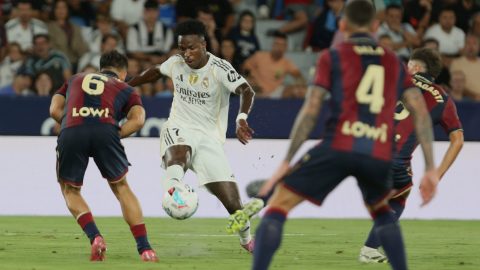 Vinícius Jr. remata de tres dedos y clava un golazo ante Levante.