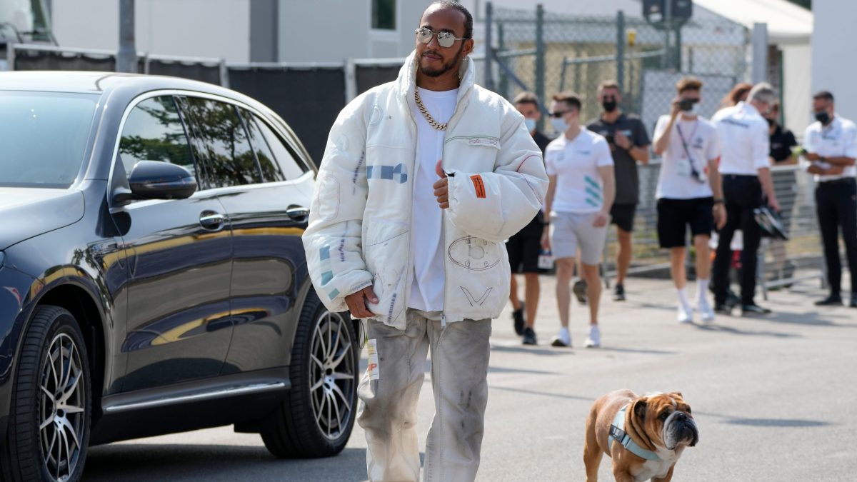 Lewis Hamilton se pierde pruebas con Ferrari por el grave estado de salud de su perro Roscoe