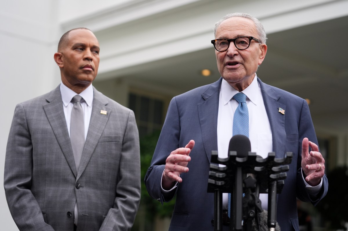 Trump se "burla" de Jeffries y Schumer con un video de AI como mexicanos