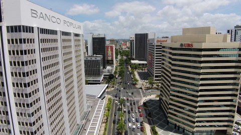 Vista aérea de distrito financiero en San Juan, Puerto Rico