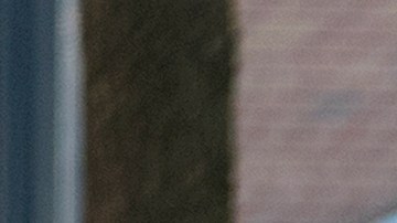 La policía no dio a conocer sobre el posible motivo del ataque, pero publicó imágenes de vigilancia de uno de los sospechosos.