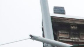 La madre declaró a los oficiales que dejó a su hija al cuidado de su novio y, cuando volvió 45 minutos después, la halló con varios hematomas en la cama.