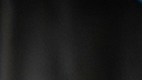 El actor interpreta a Nelson Castro, un colombiano-americano dueño de una lavandería en Queens que enfrenta un negocio en declive y secretos familiares.