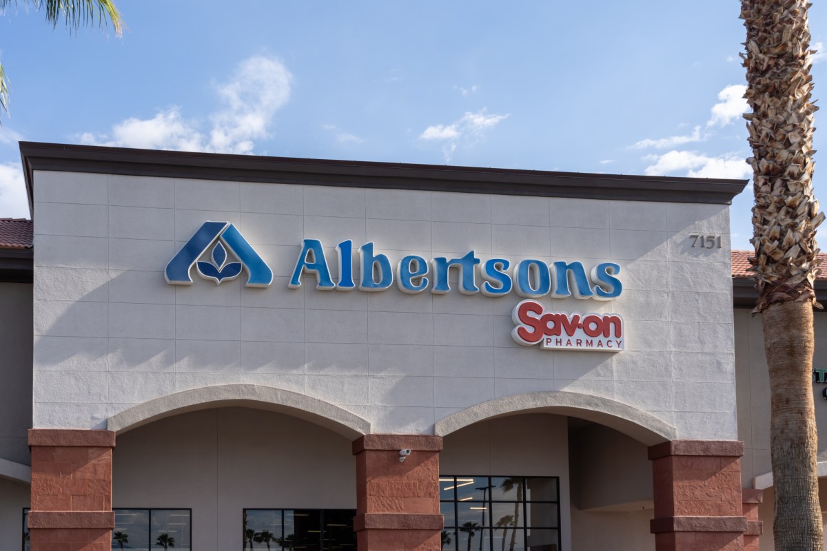 Riesgo de contaminación por listeria: Albertsons ordena el retiro de 8 productos en 15 estados