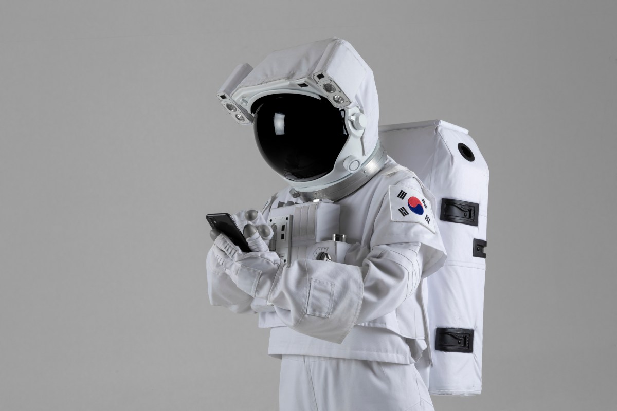 Anciana japonesa pierde más de $7 mil en estafa romántica de un supuesto astronauta