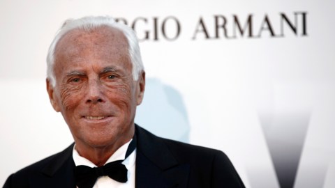 Giorgio Armani habría muerto en su casa.