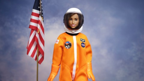 Barbie inspirada en la doctora Ellen Ochoa.