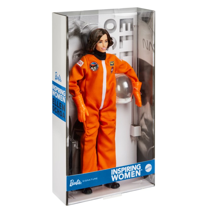La Barbie inspirada en Ellen Ochoa ya salió a la venta.