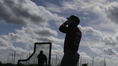 Entrenador de béisbol baleado en pleno juego infantil en Texas.