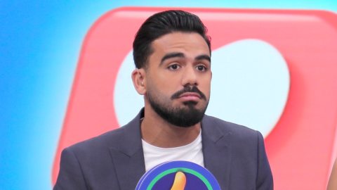 Carlos Adyan, presentador del programa En Casa con Telemundo.