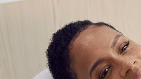 Un tratamiento no invasivo aprobado por la FDA que se promueve como una solución innovadora para quienes desean mejorar zonas como el abdomen.