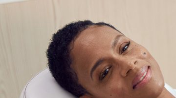 Un tratamiento no invasivo aprobado por la FDA que se promueve como una solución innovadora para quienes desean mejorar zonas como el abdomen.
