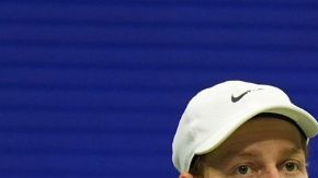 Jannik Sinner y Charlie Kirk, nombrados en comentario de rapero italiano.