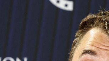 Charlie Kirk y Sean Strickland.