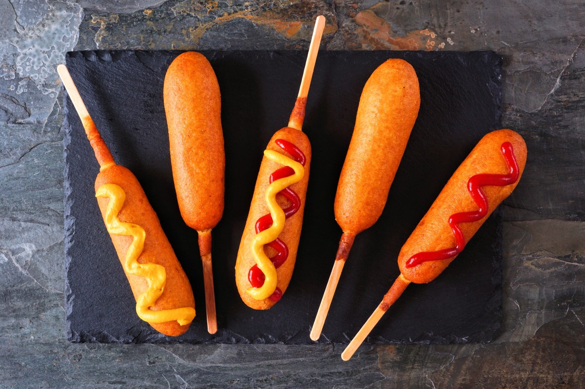 Retiran 58 millones de libras de Corn Dogs por riesgo de materiales extraños