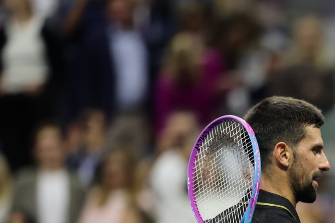 Djokovic y Fritz se saludan al final de su partido de cuartos de final del US Open.