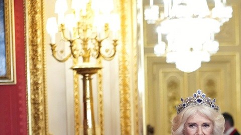 Donald Trump fue recibido en Londres por el rey Carlos III, en una cena de gala, mientras los londinenses protestaban afuera del Castillo de Windsor.