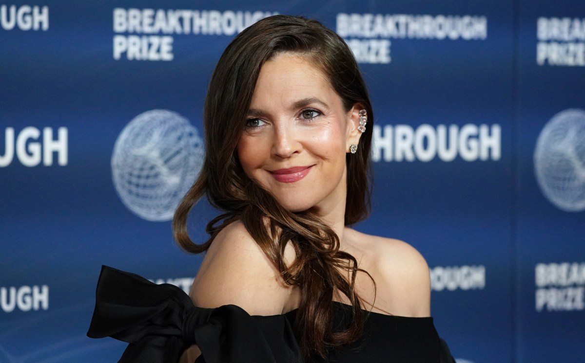 Drew Barrymore asegura que reconstruir su casa es una forma de meditación