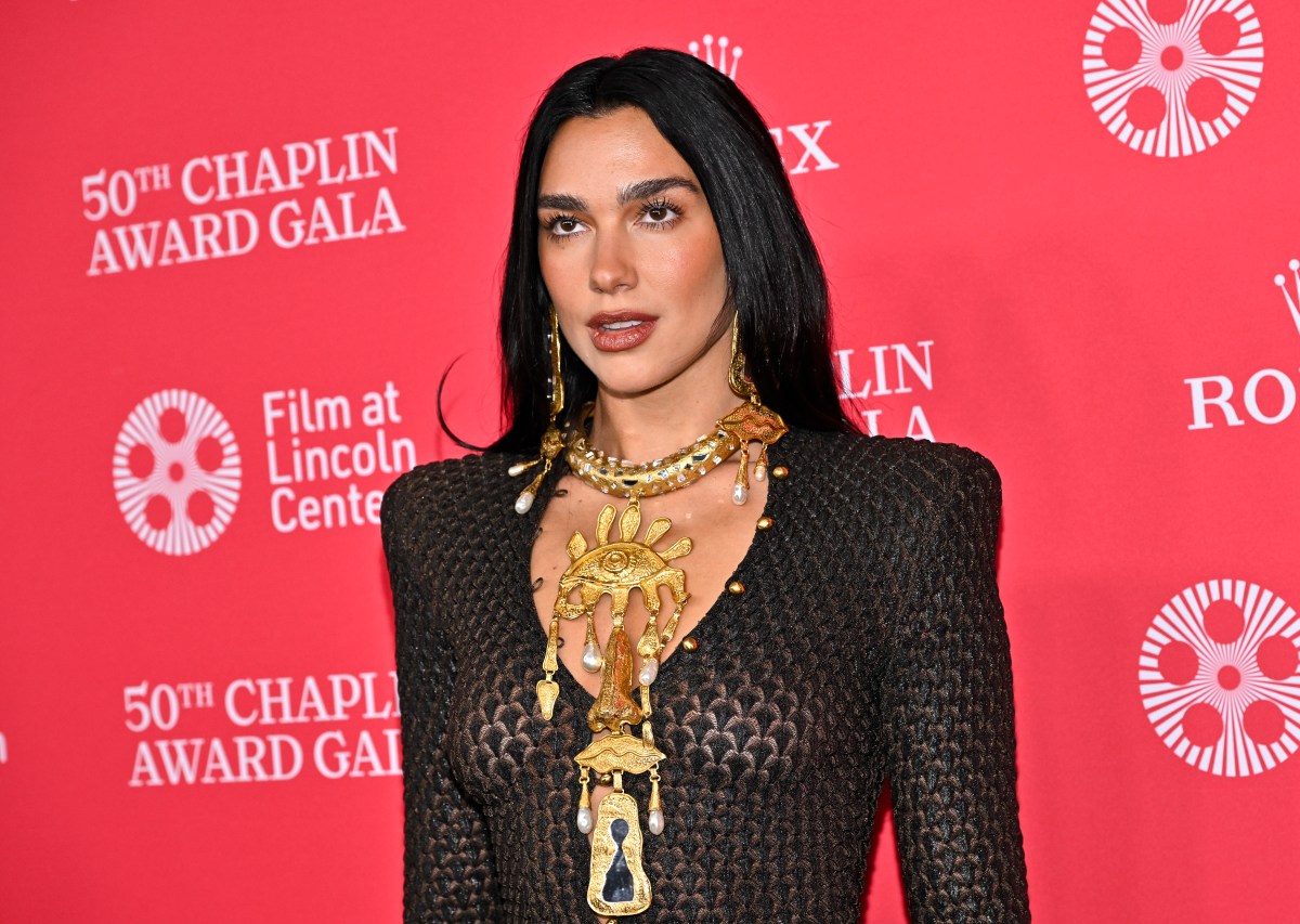 Dua Lipa despide a su agente por intentar boicotear a grupo pro-Palestina en el Festival de Glastonbury