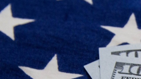 El reporte más reciente del CBO señala que las políticas de Trump provocarán malos resultados en inflación y desempleo para 2025.