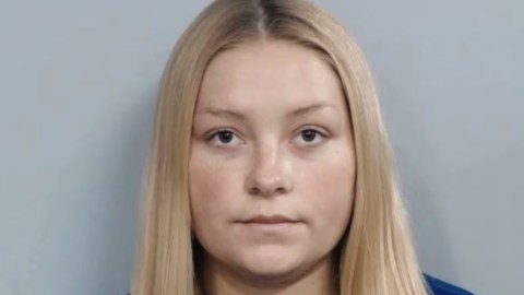 Laken Snelling se encuentra detenida en el Centro de Detención del Condado de Fayette.