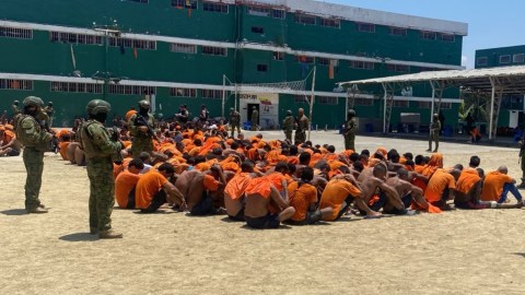 El ejército de Ecuador, controló a los prisioneros.